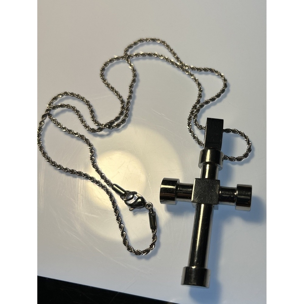 Stainless Steel cross Pendant Necklace 20" Heavy - Picture 3 of 8